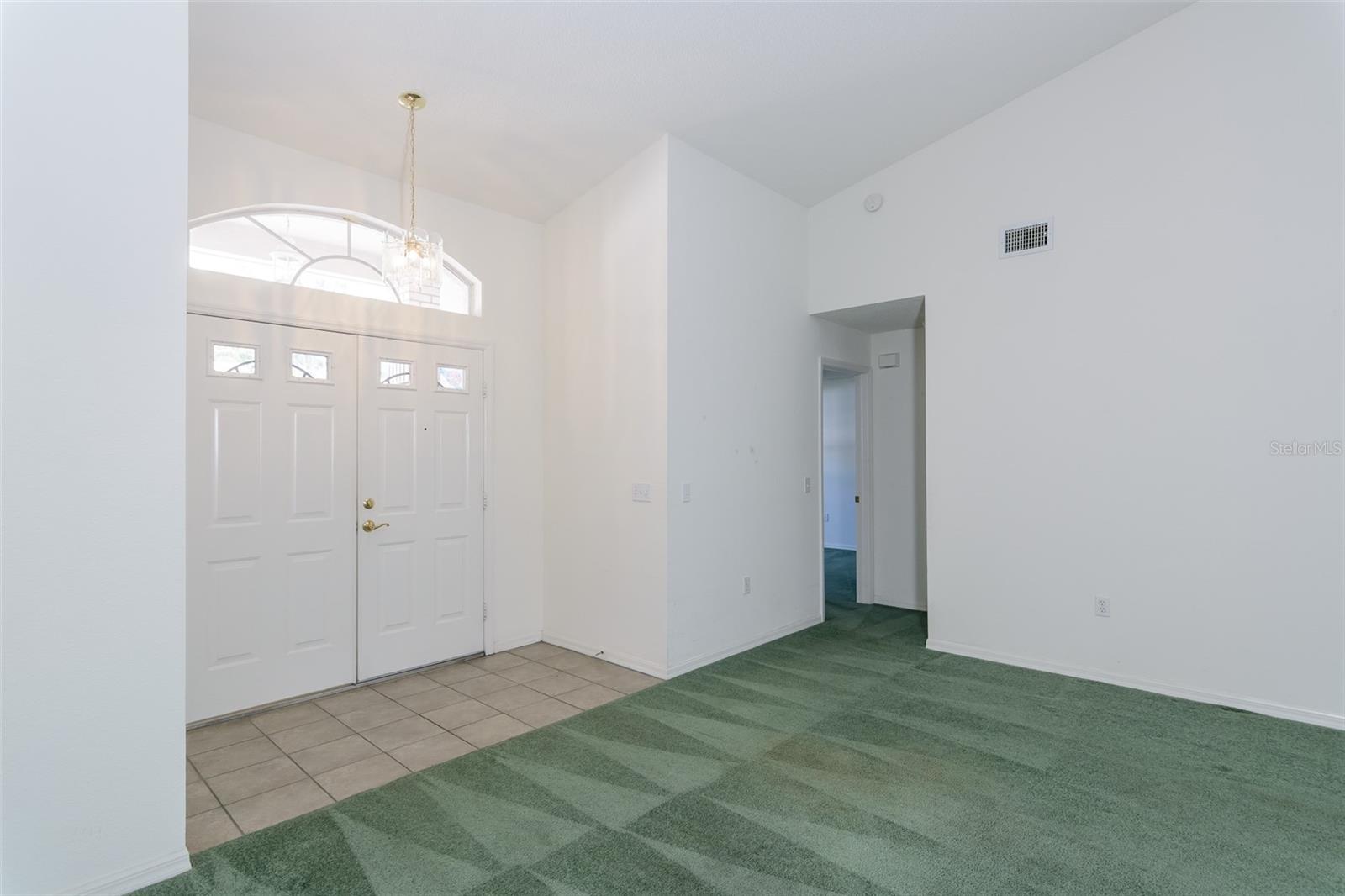 Front entryway w/ Double doors