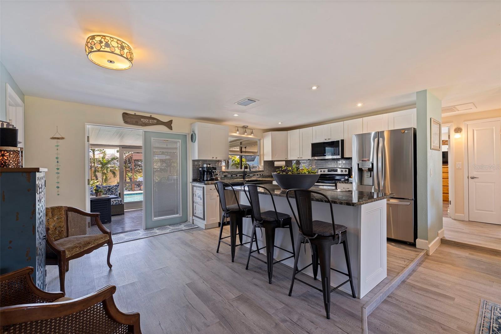 Dining/kitchen