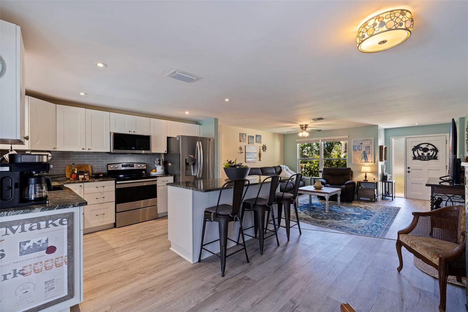 Dining/kitchen