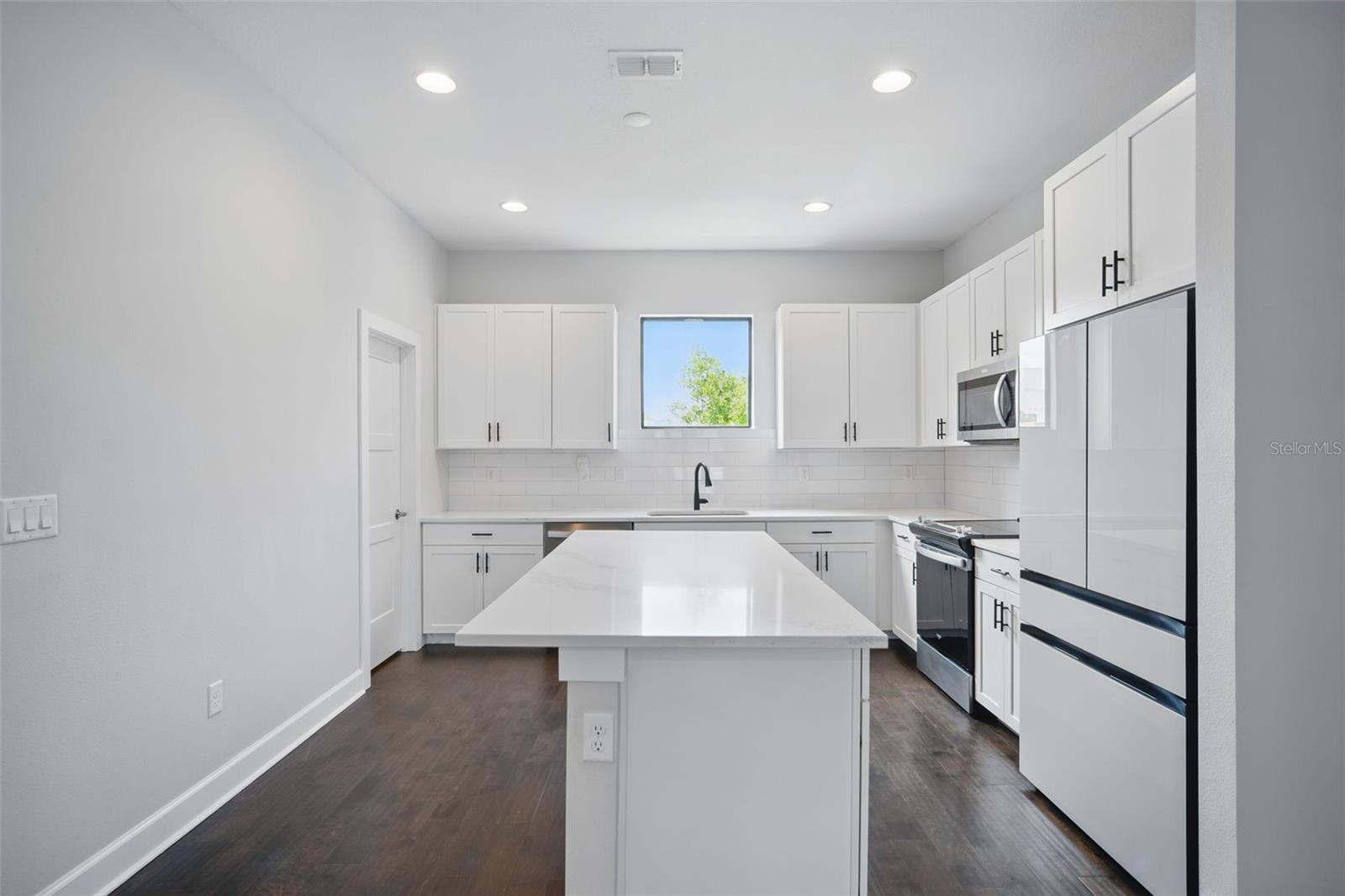 Gorgeous, modern kitchen