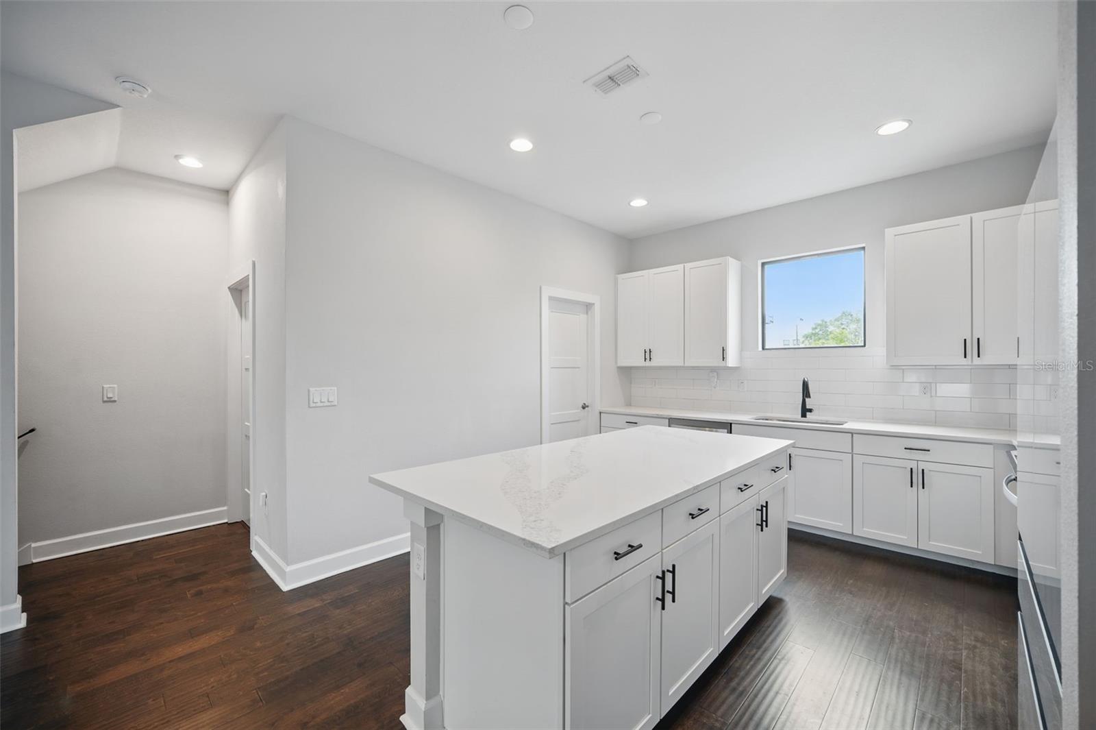 Gorgeous, modern kitchen
