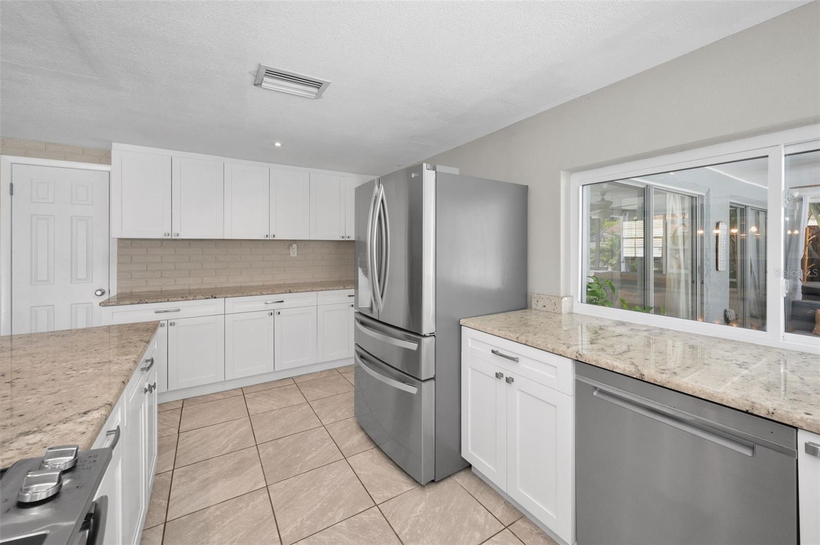 Open kitchen / family room floorplan is perfect for entertaining.