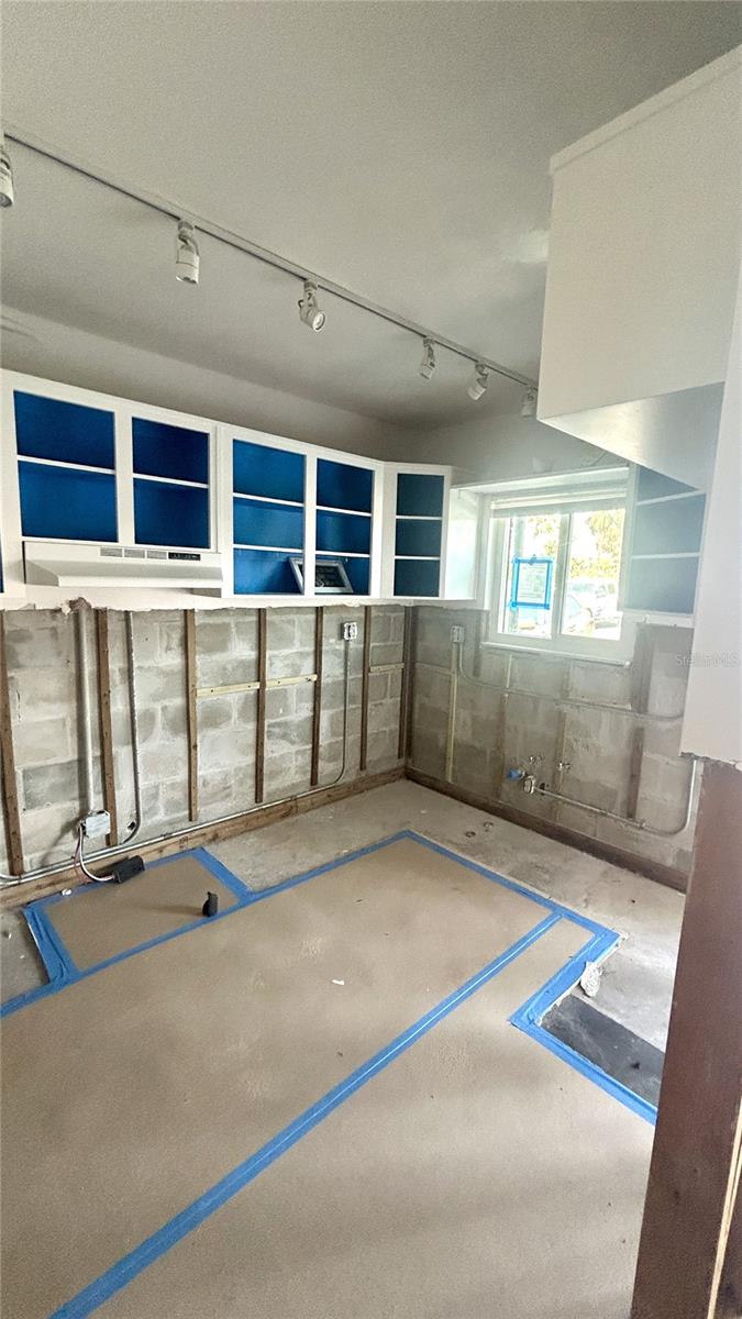 Kitchen with lots of light
