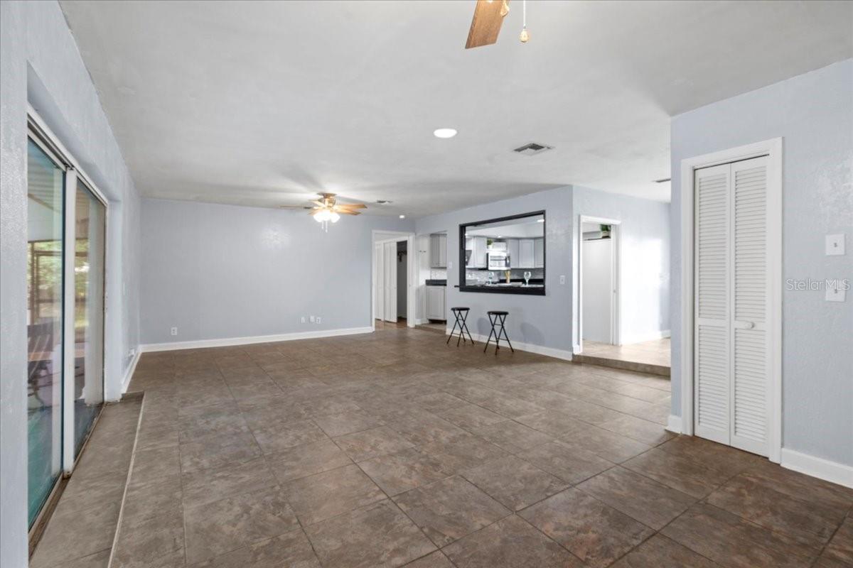 Living / Dining Area