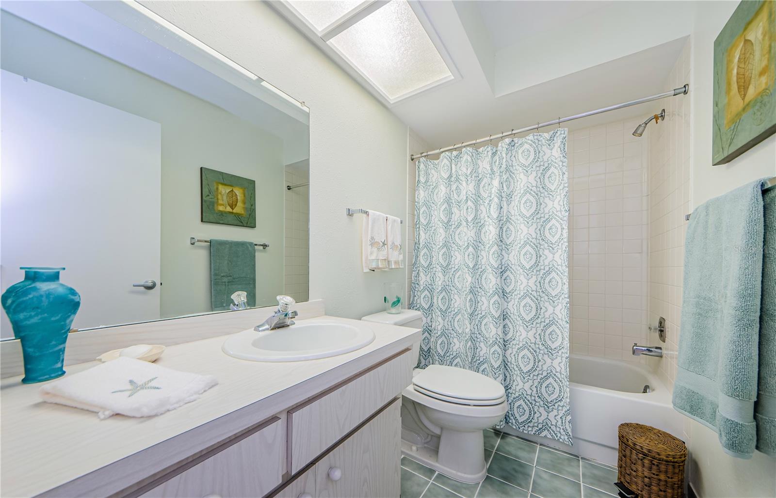 Hall guest Bath with tub shower
