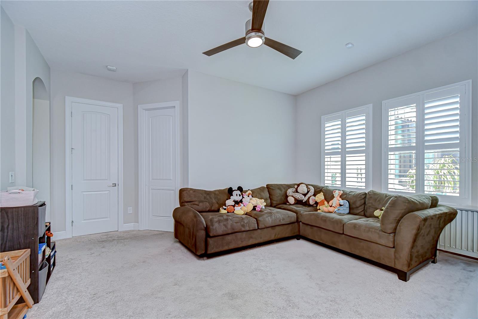 Connects two secondary bedrooms!