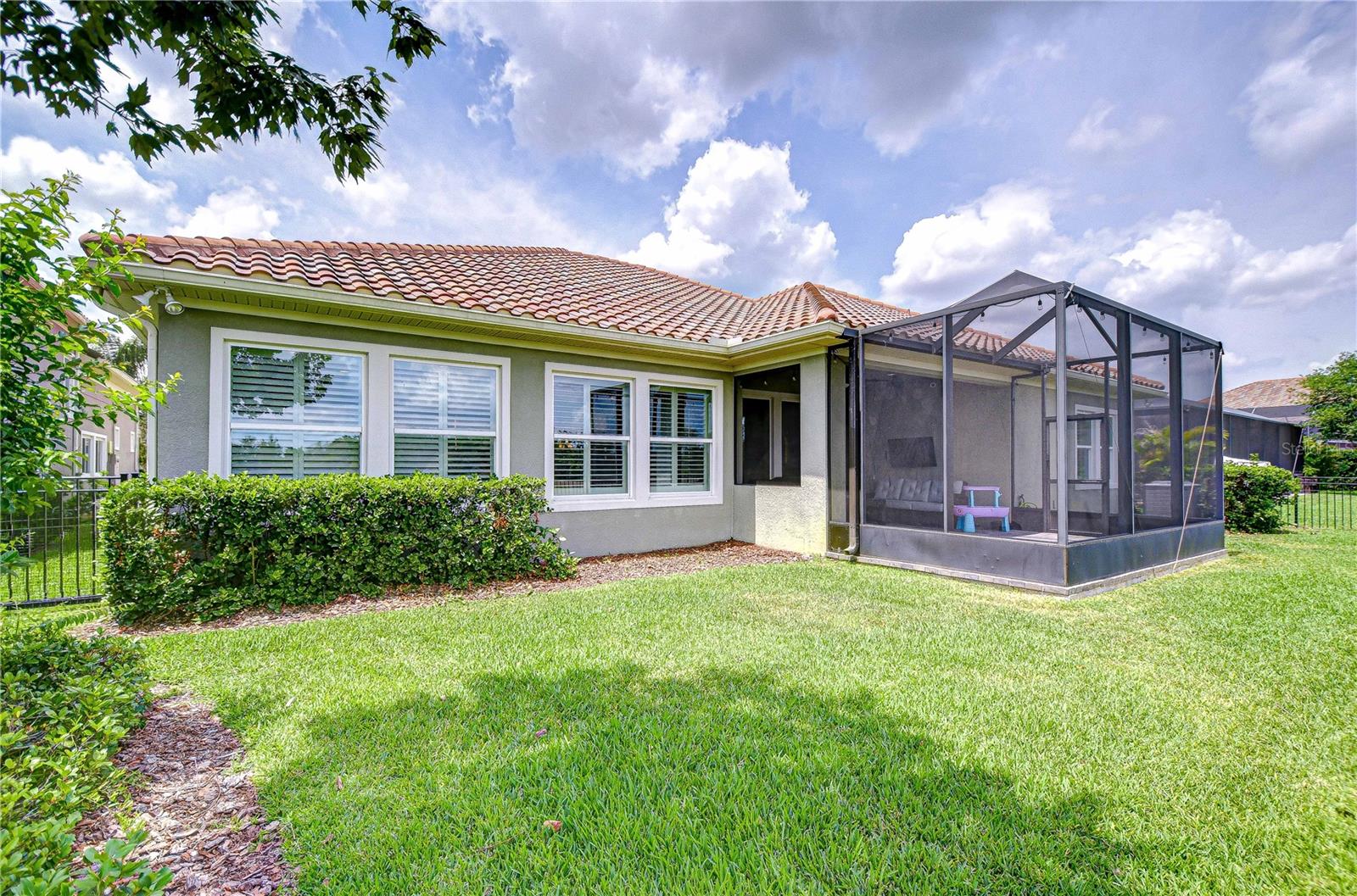 Spacious fenced yard!