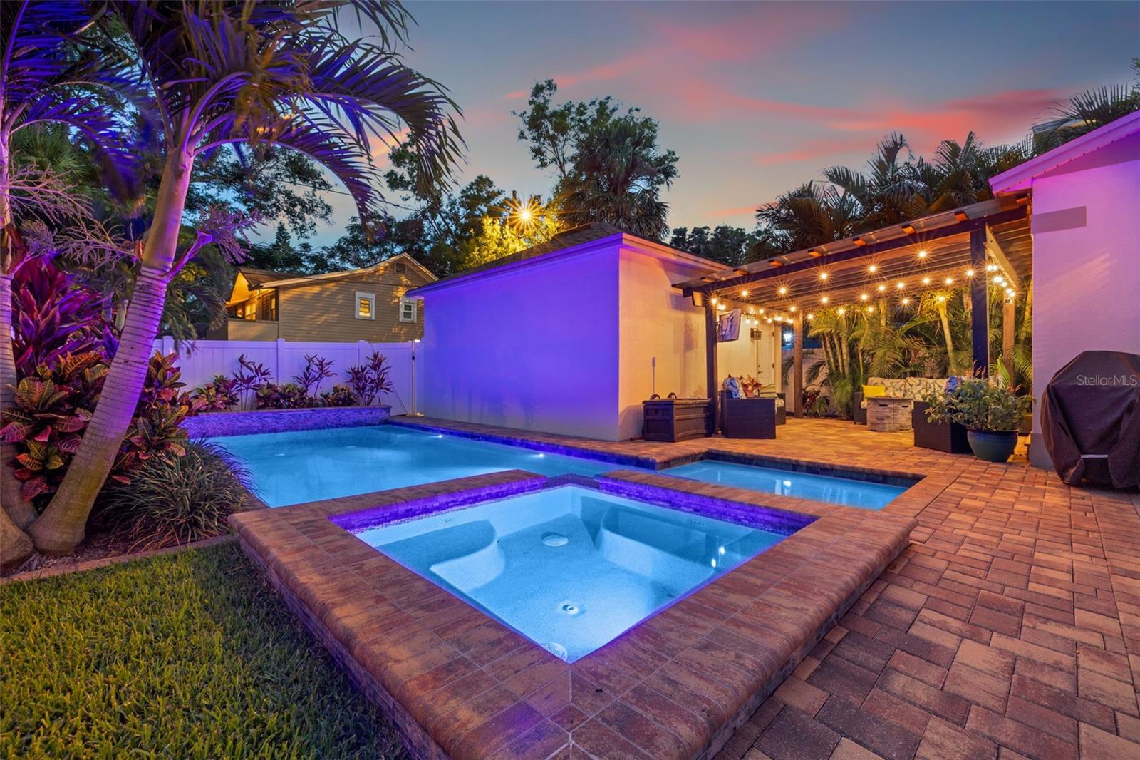 Gorgeous Backyard Oasis Salt Water Heated Pool and Spa