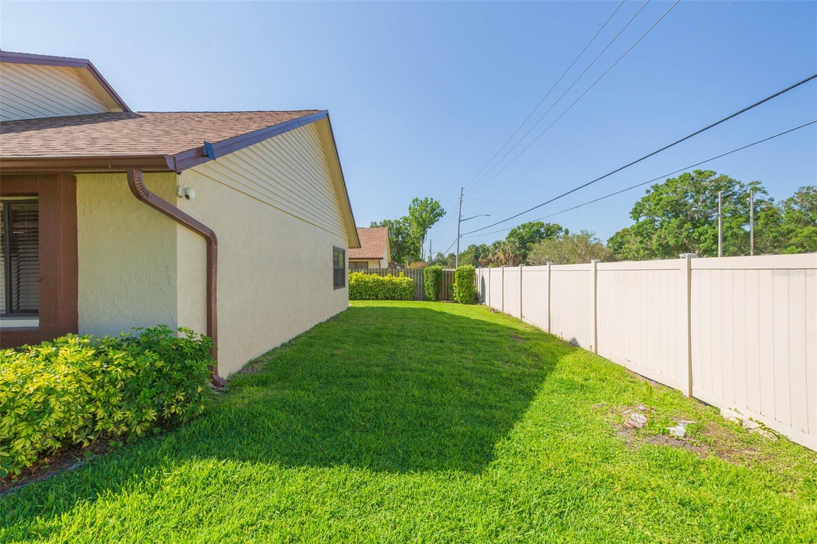Oversized Yard (Side)