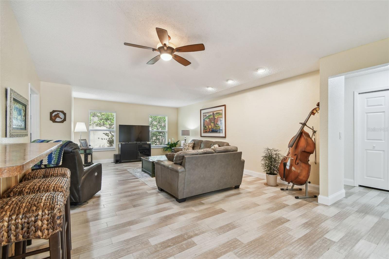 Huge family room. Ready for your new memories to be made!