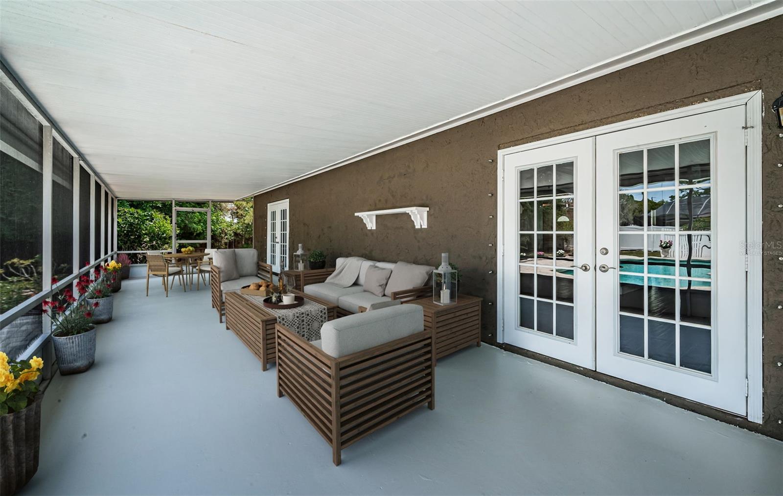 Lanai/Florida Room Virtually Staged