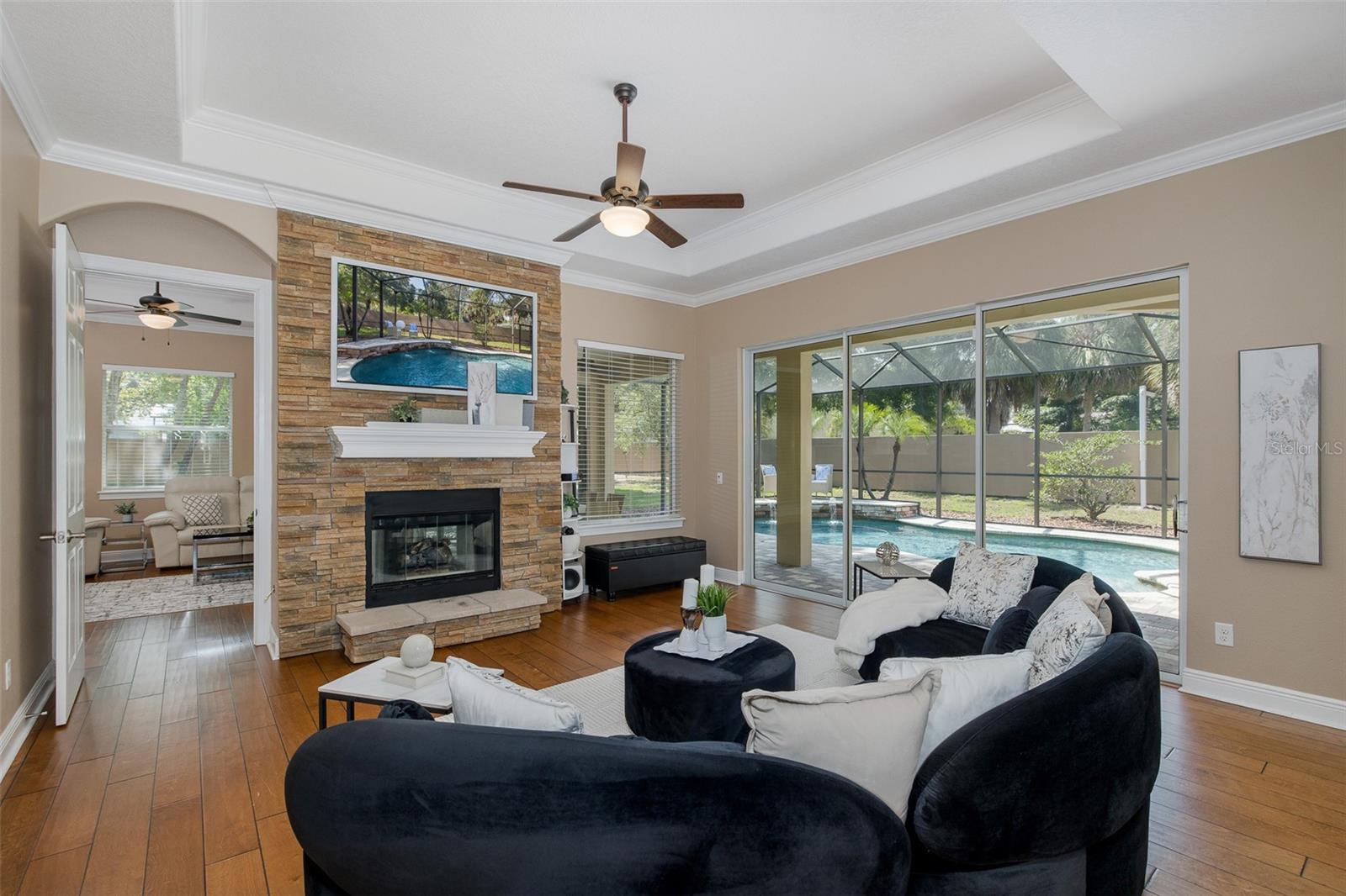 Wood burning dual-sided fireplace