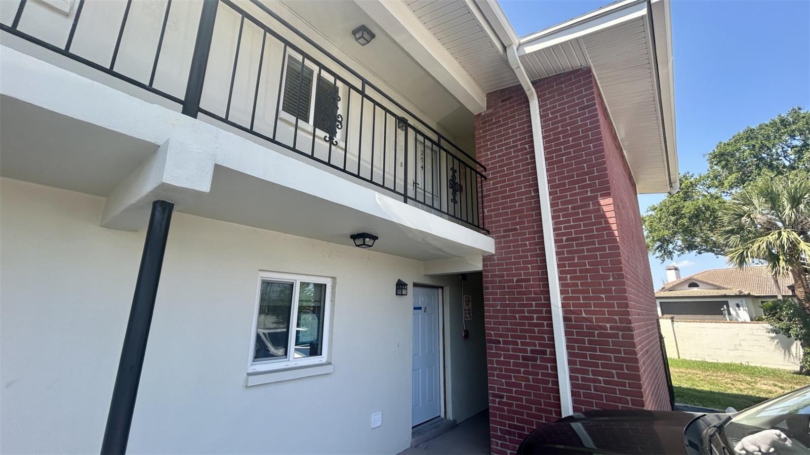 Corner unit