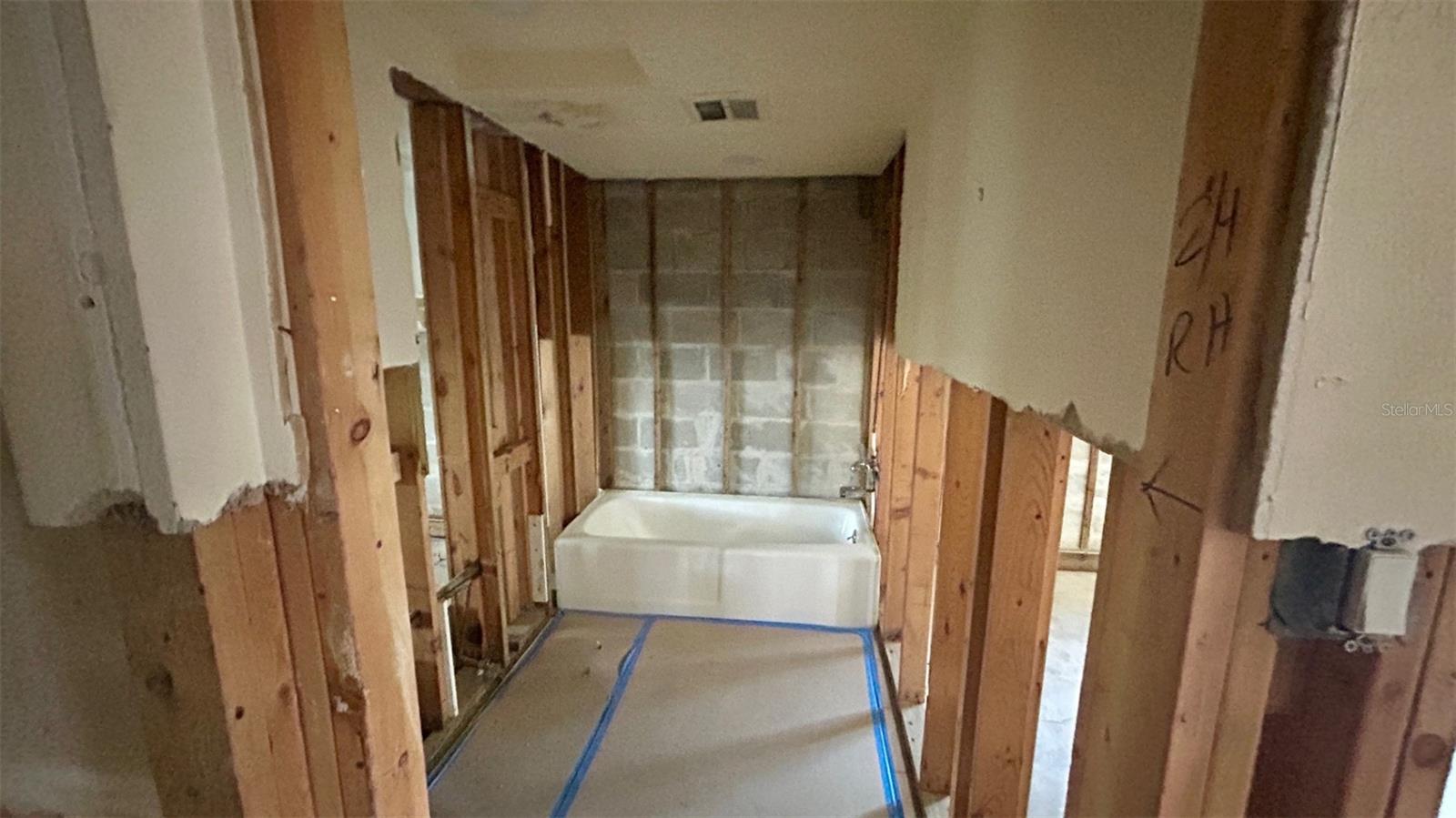 Modern guest bathroom