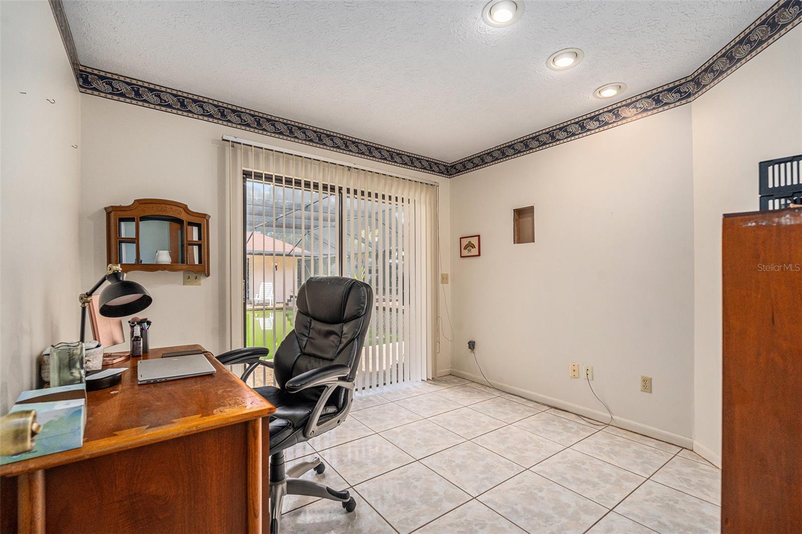 Office located in the 2nd primary bedroom