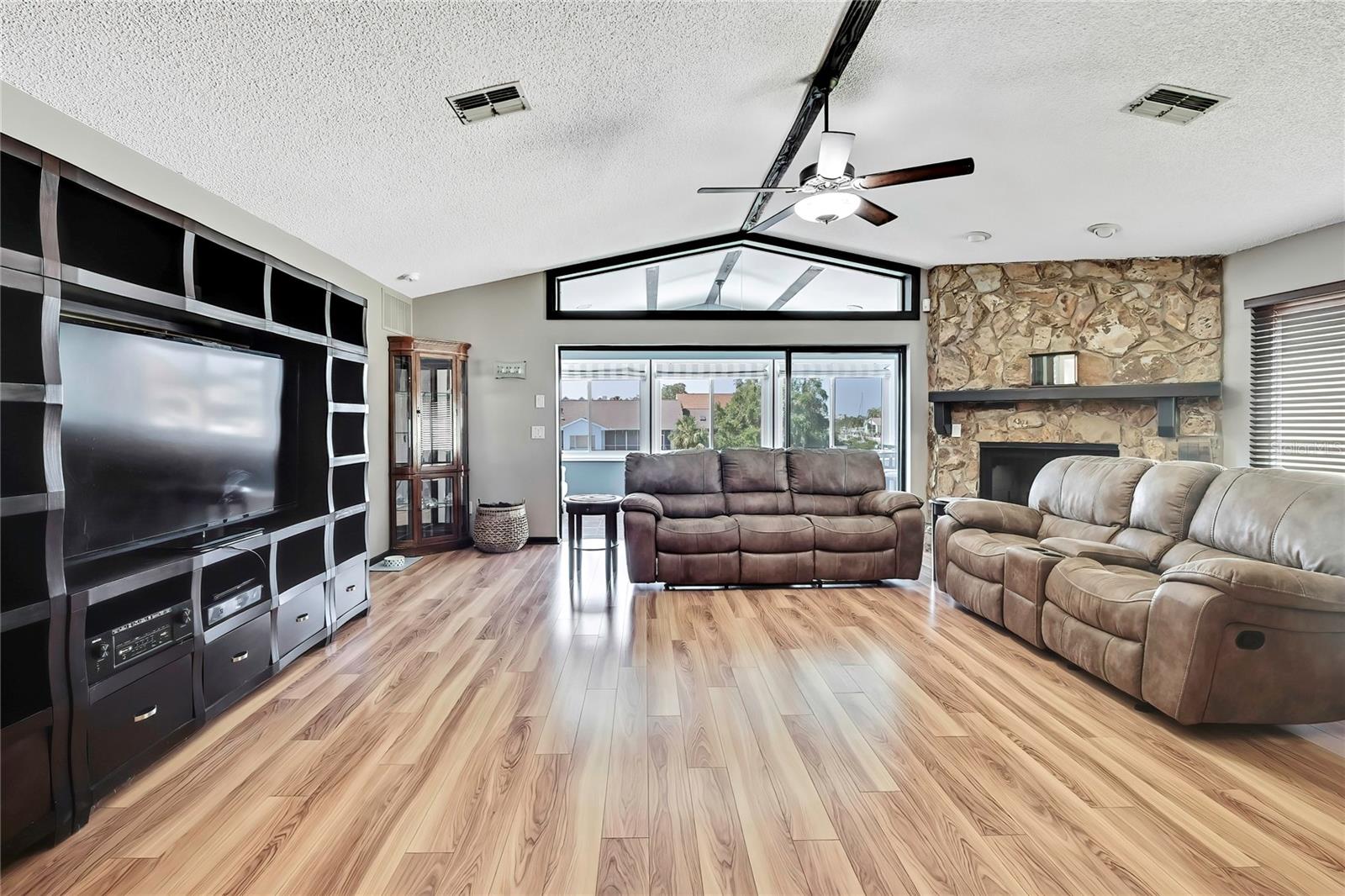 2nd floor living area