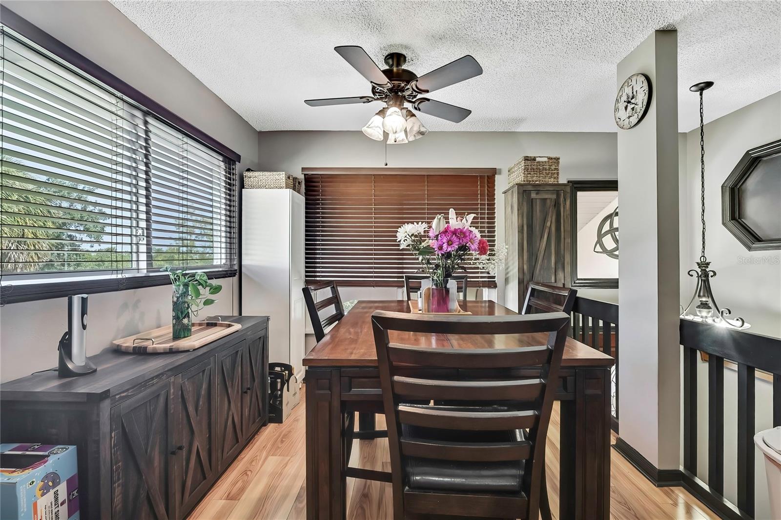 2nd floor eat-in kitchen