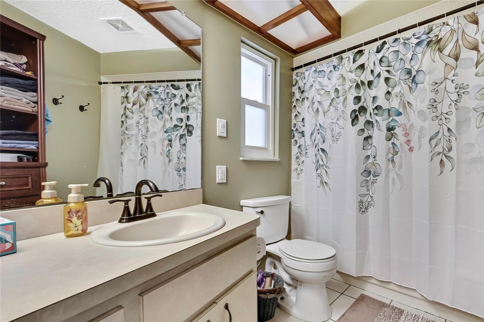 Primary en-suite