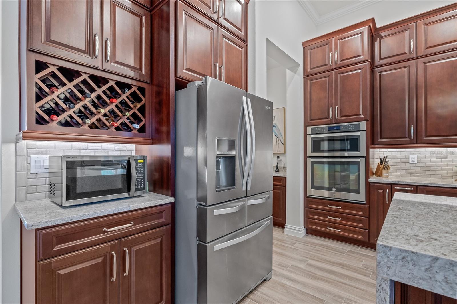 Kitchen with bar