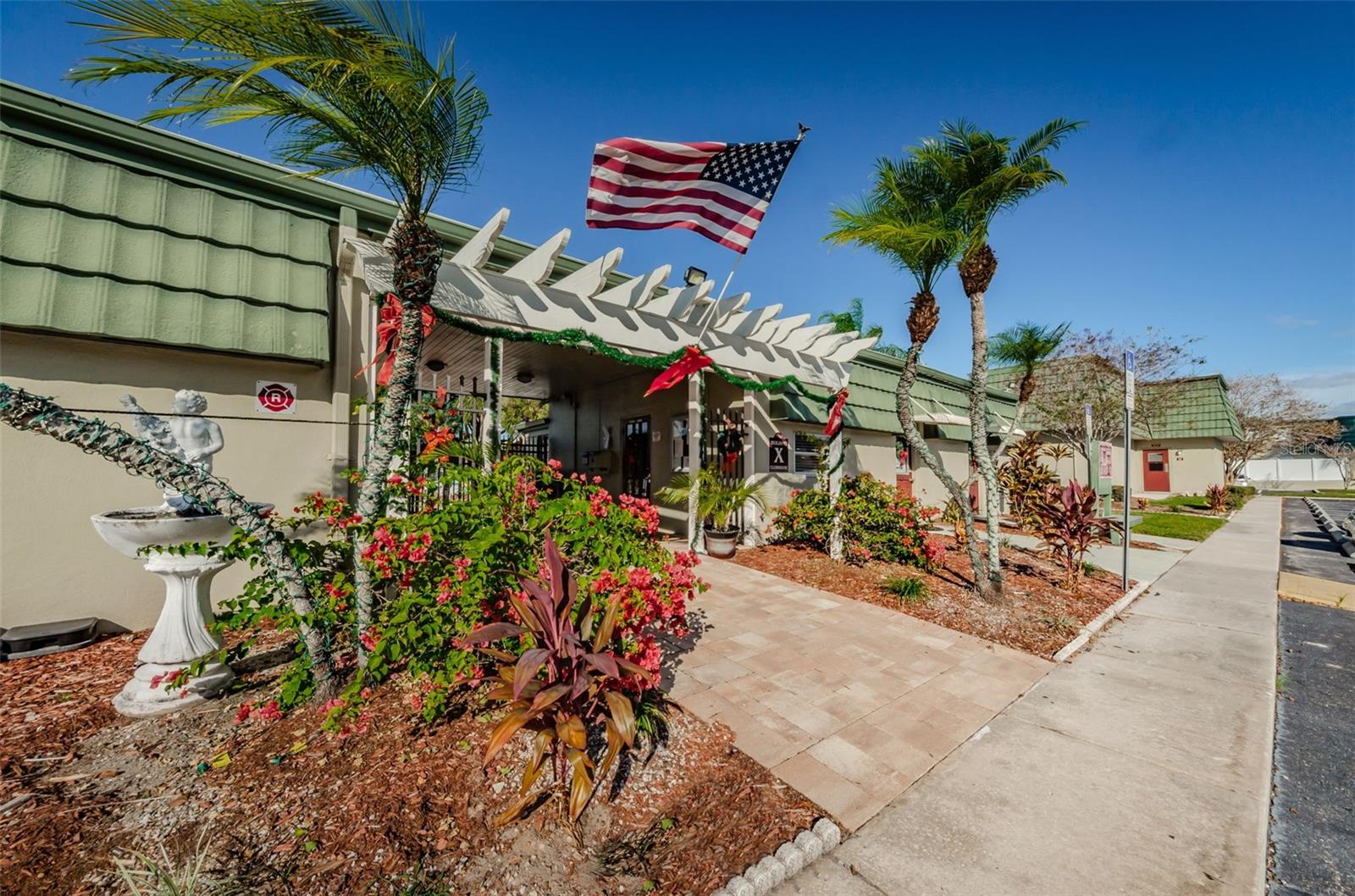 Community Amenities Pool Area/Entrance