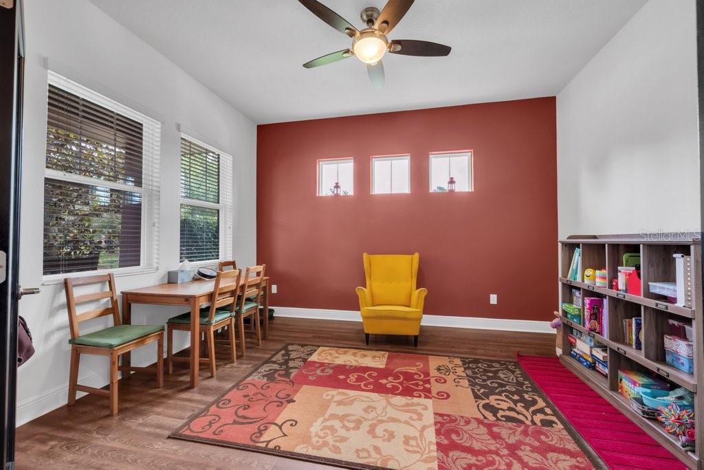 DEN /HOME OFFICE