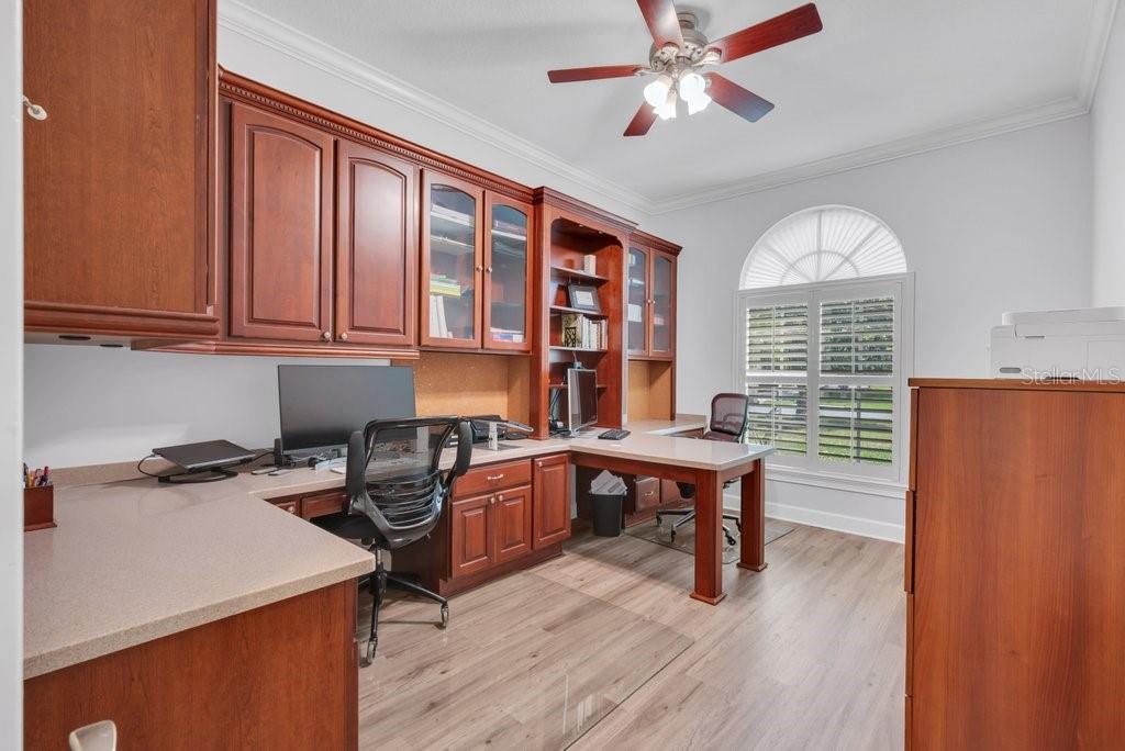 HOME OFFICEW/ BUILT INS