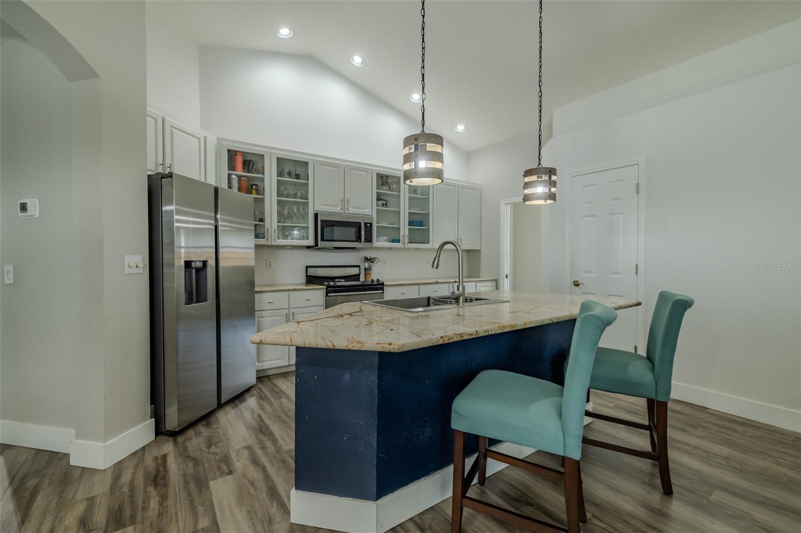 Updated Kitchen: Stainless Steel appliance package, GORGEOUS Quartzite counters, Lighting!