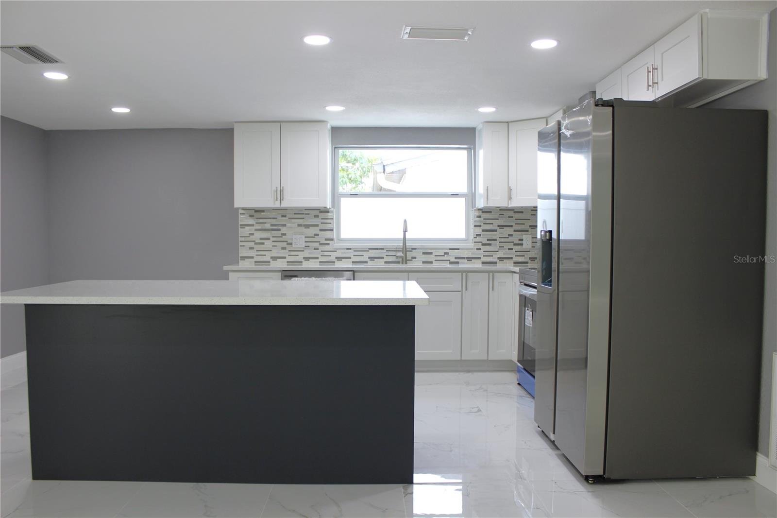 KITCHEN EAT IN