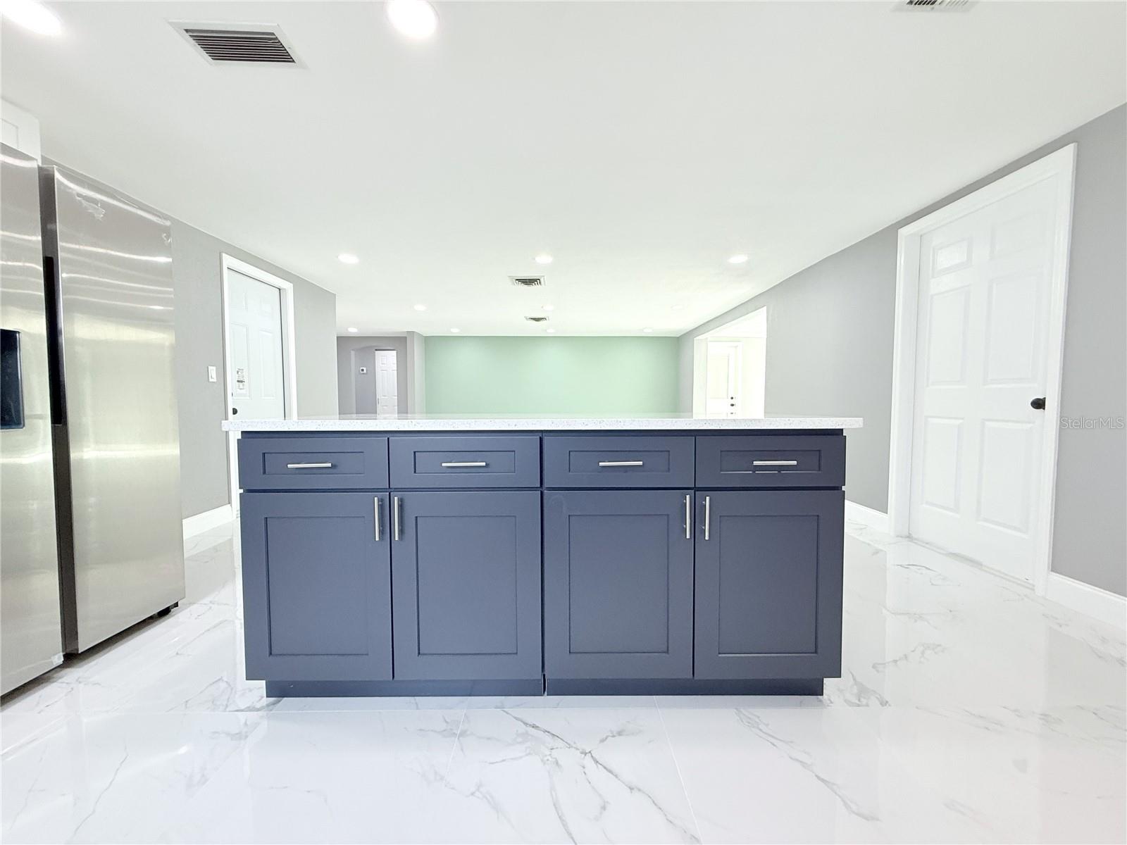 KITCHEN ISLAND
