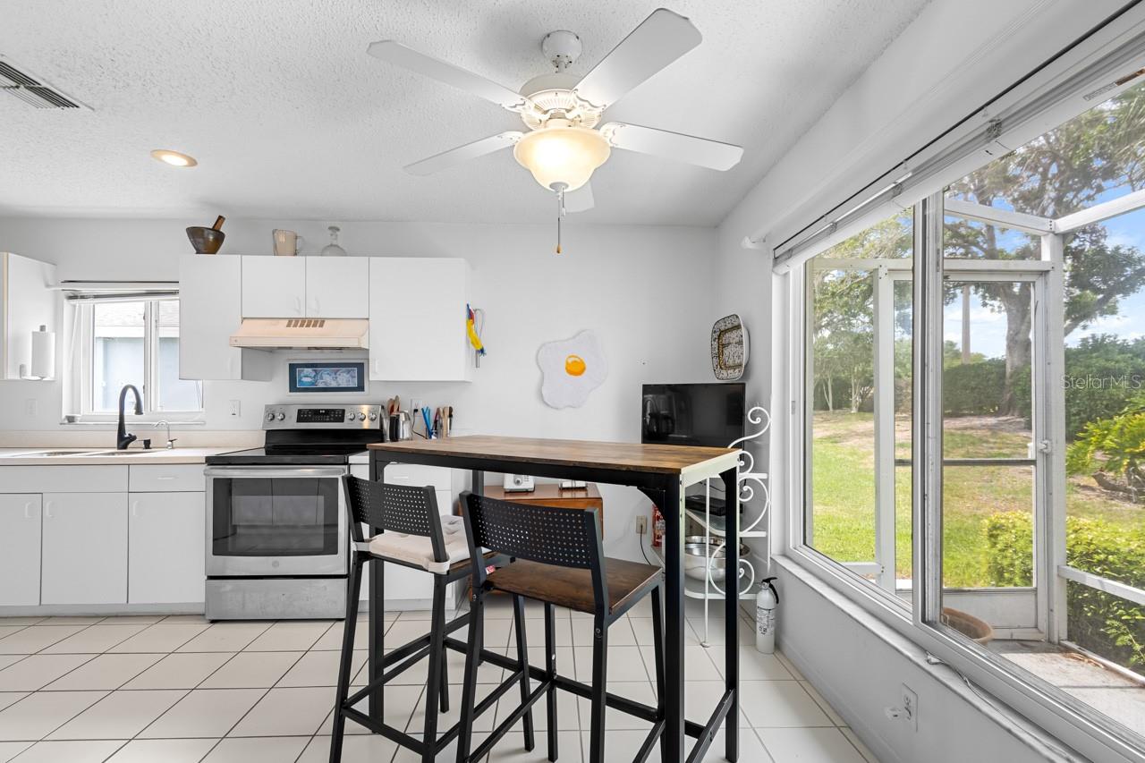 Kitchen Eating Area