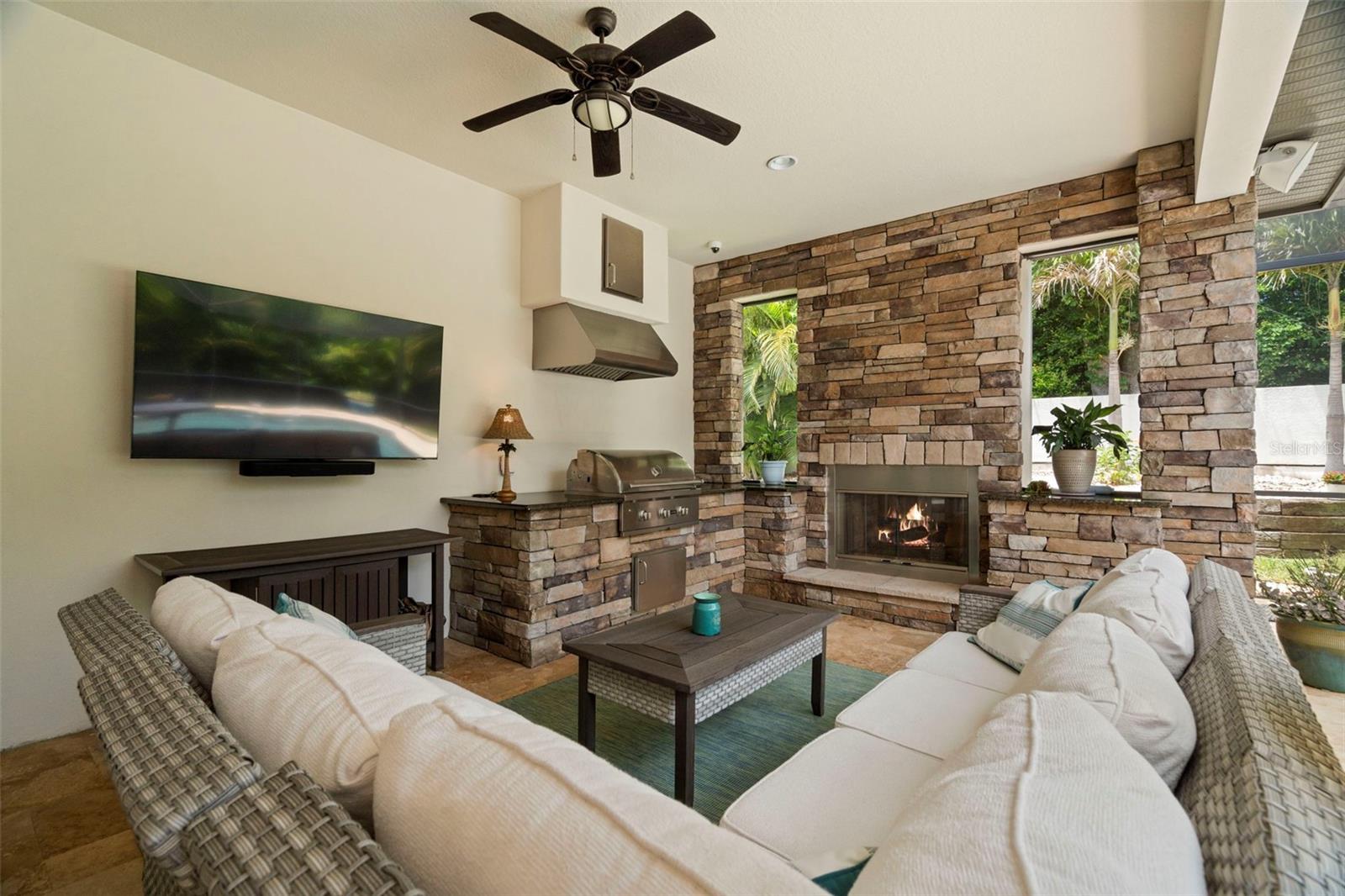 Outside covered Entertainment area!