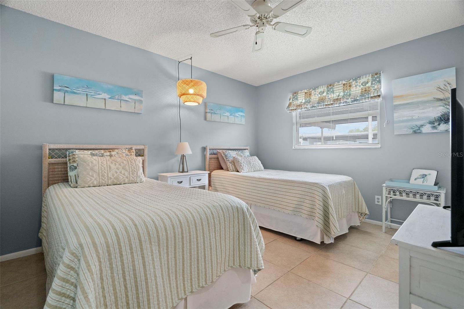 Large 2nd bedroom