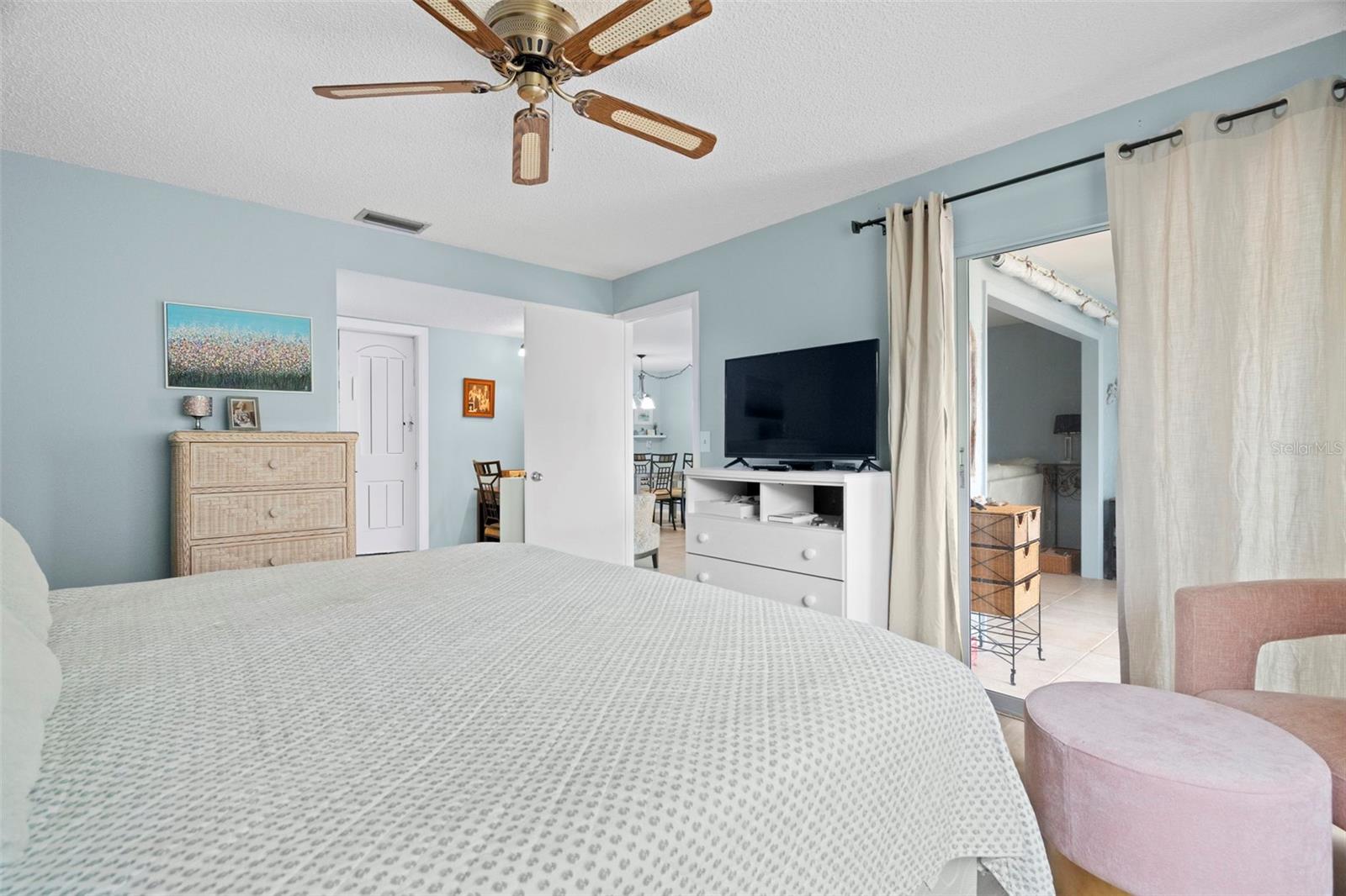Primary with desk space, walk in closet, ensuite and cozy sitting area