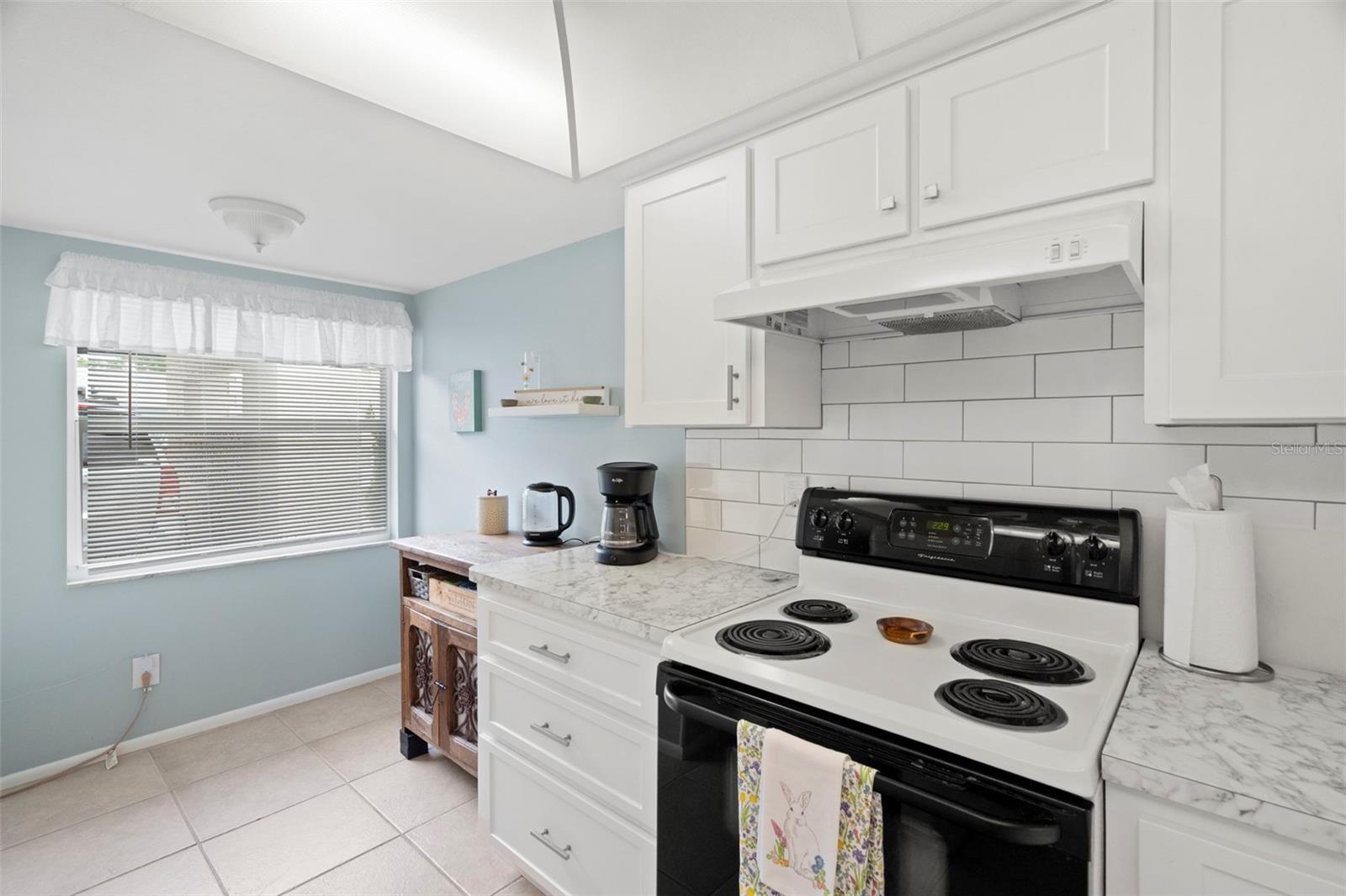 Eat in kitchen area