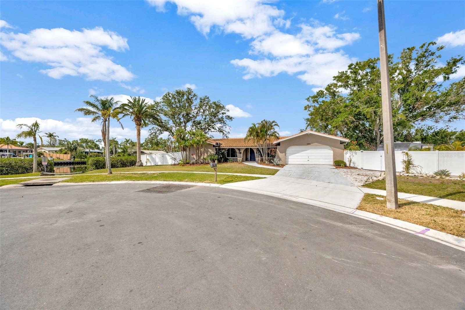 Welcome home. Private Boat Ramp and Lift included.