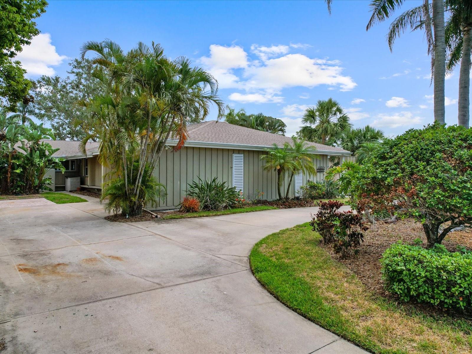 Circular driveway with oversized parking pad