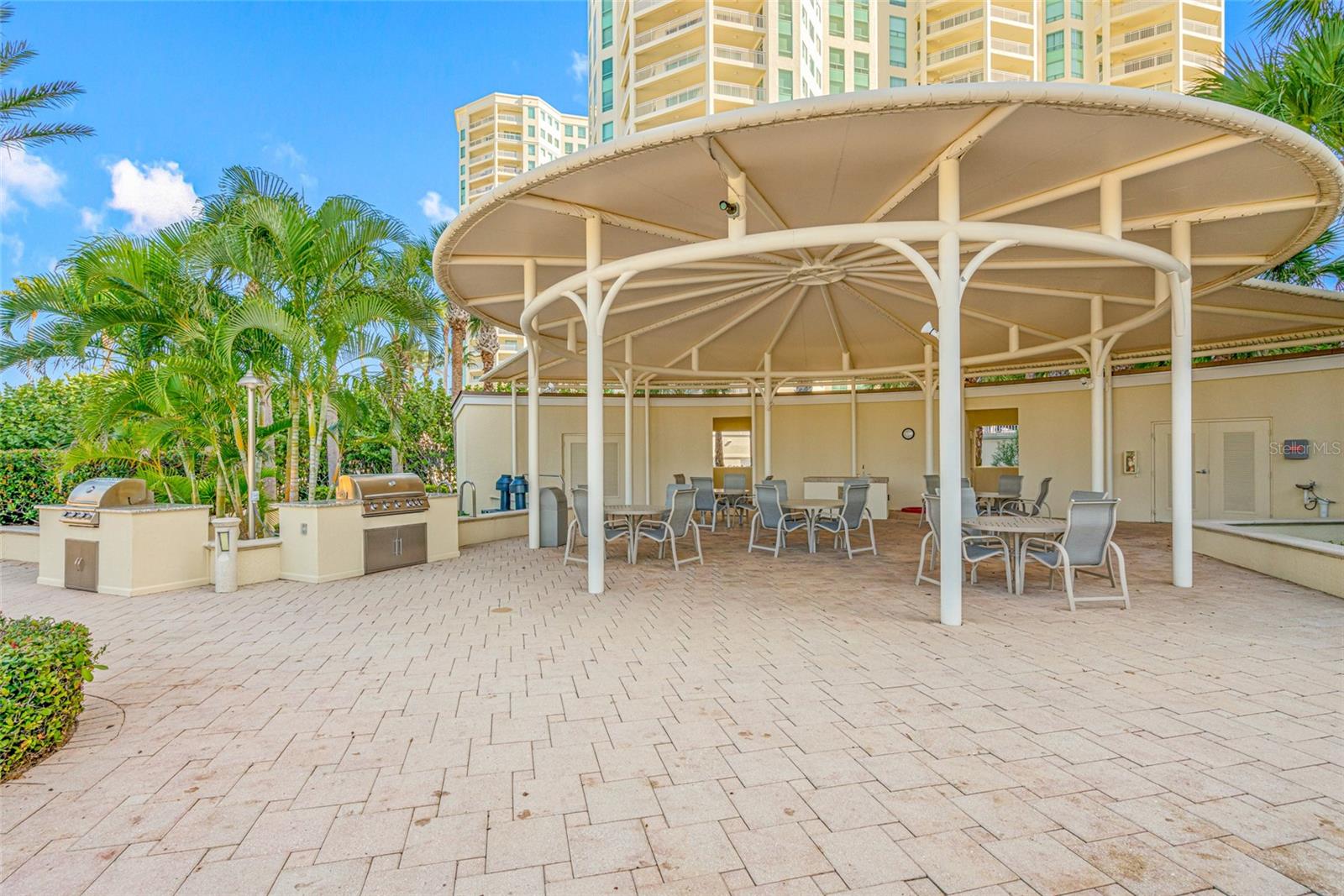 Grilling and outside dining area