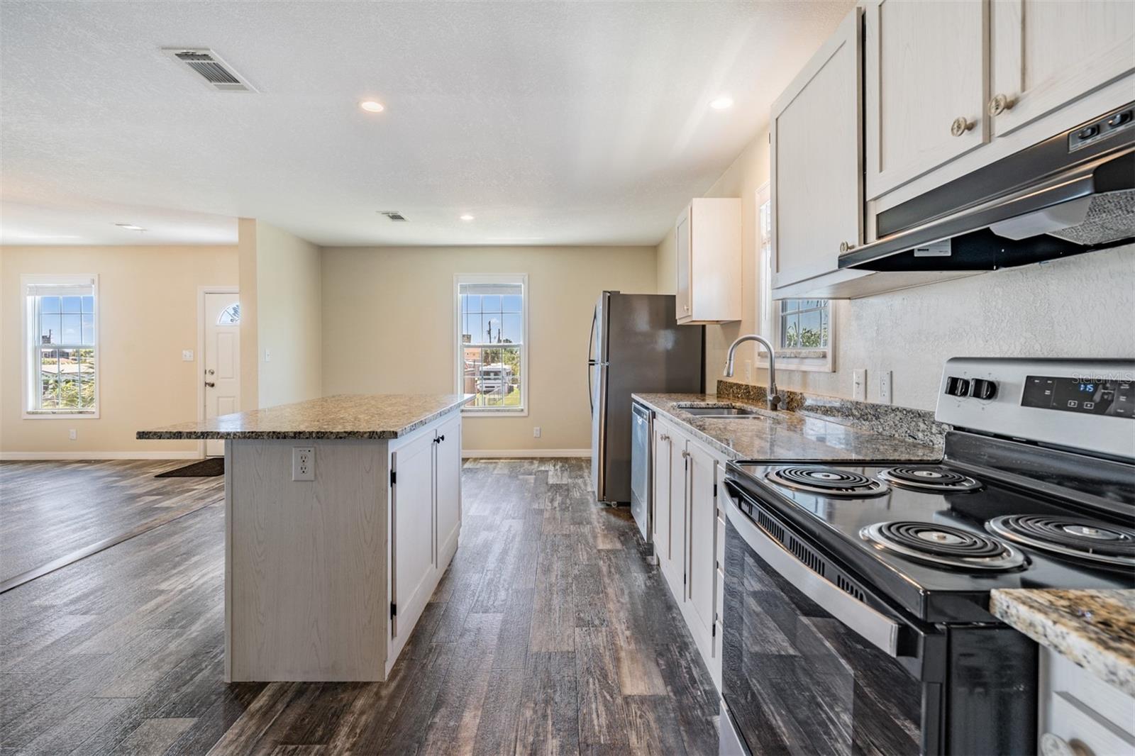 large eat in space in kitchen