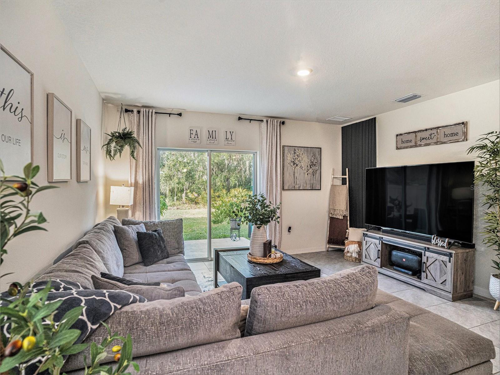 17012 Oval Rum Drive, Wimauma, FL 33598 - living Room