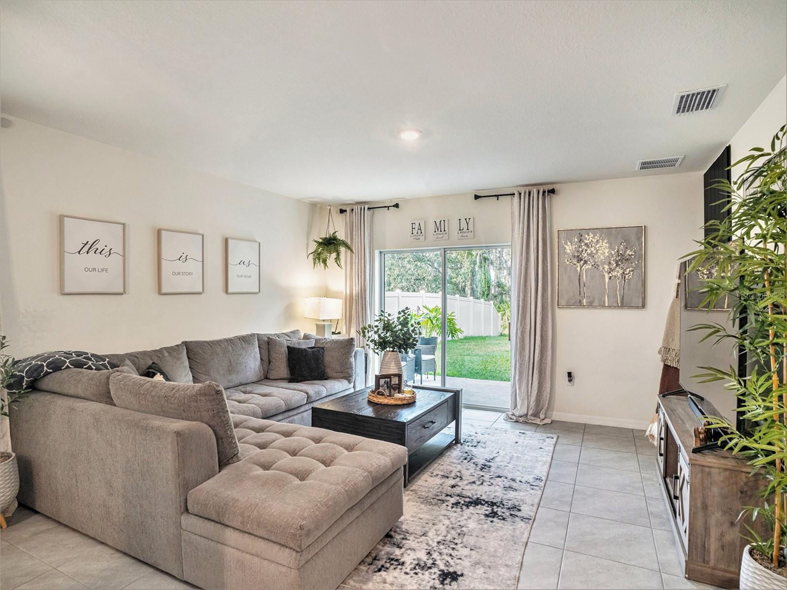 17012 Oval Rum Drive, Wimauma, FL 33598 - Living Room