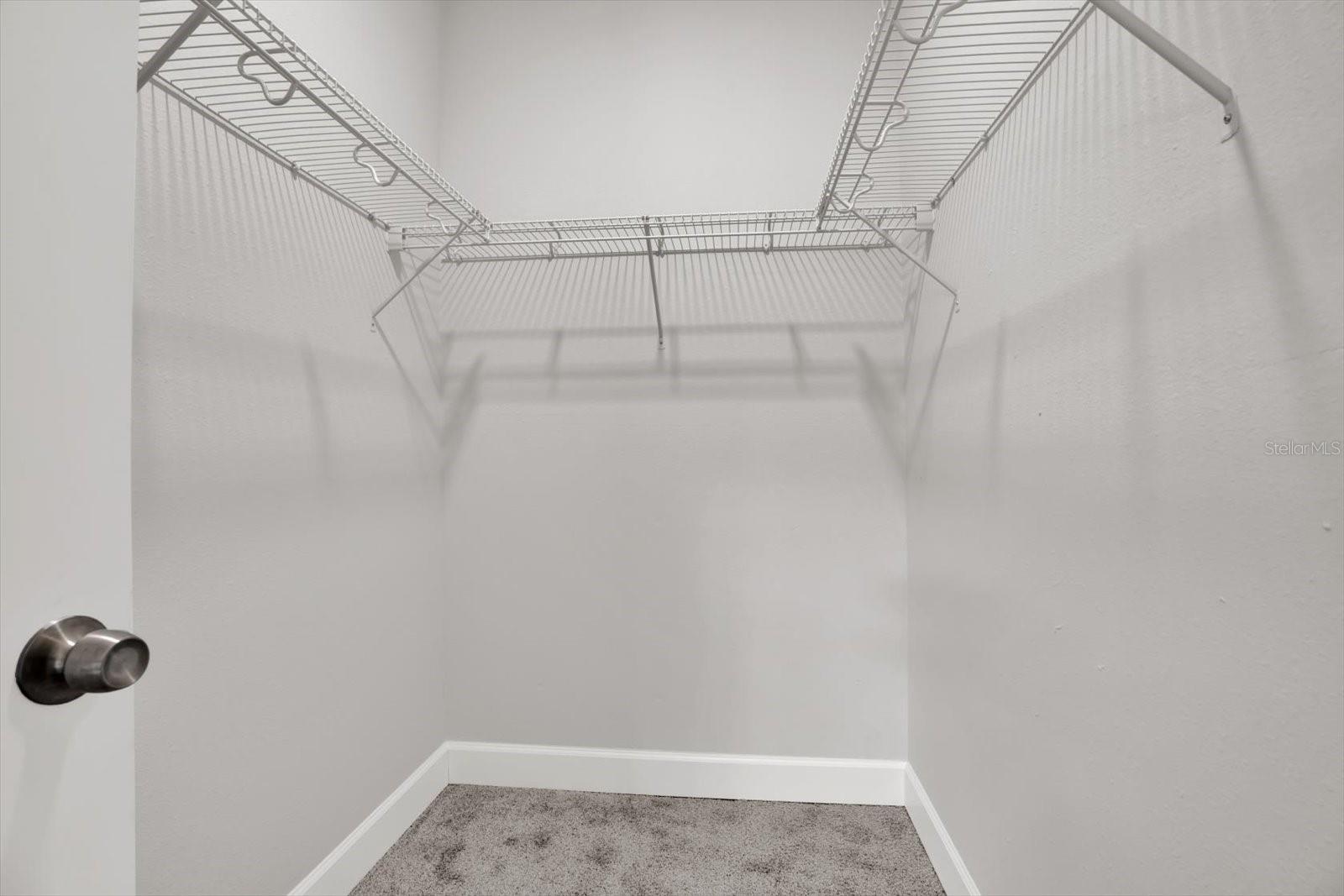 Bed 2 walk in closet