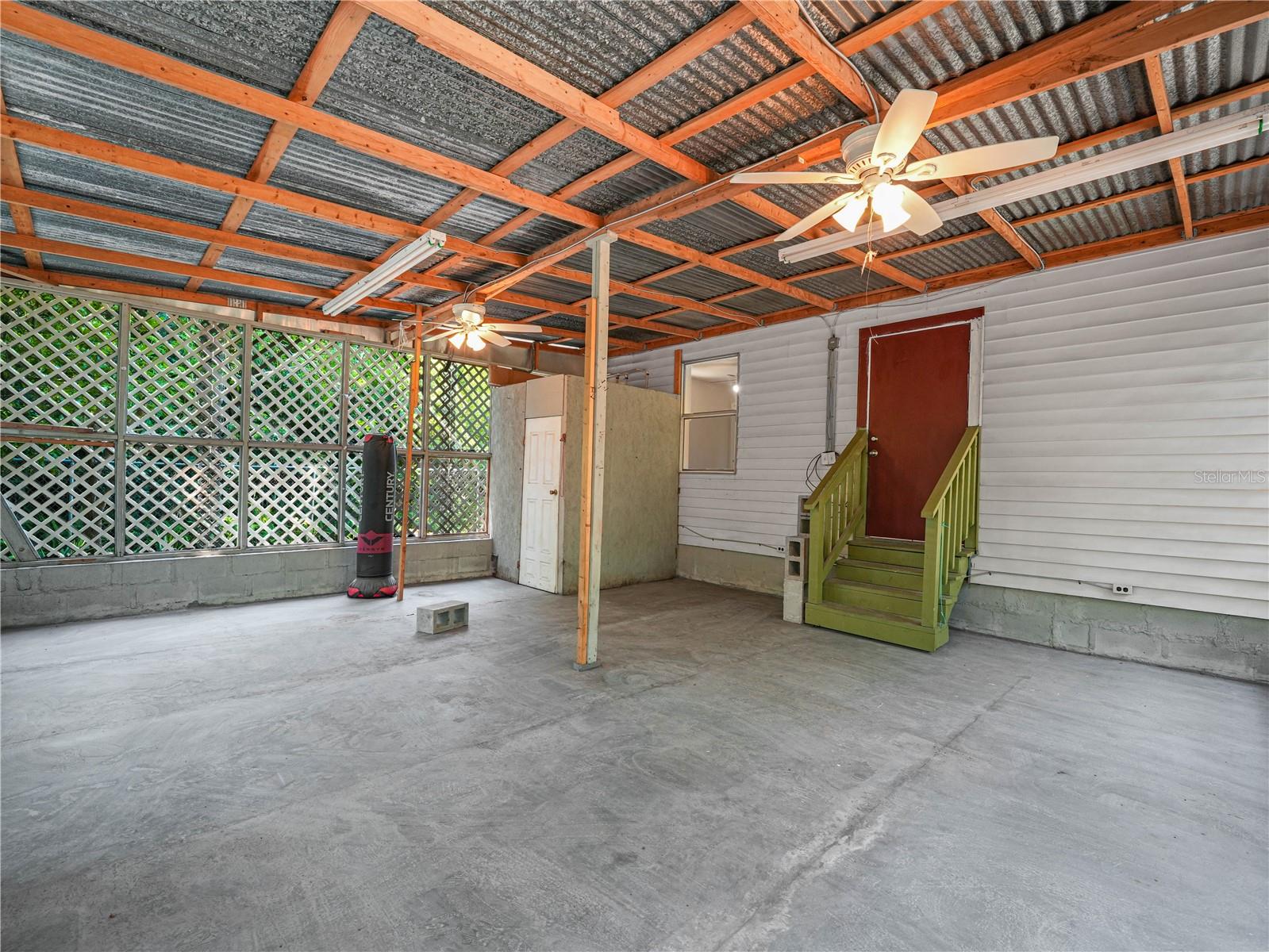 24'x21' back lanai
