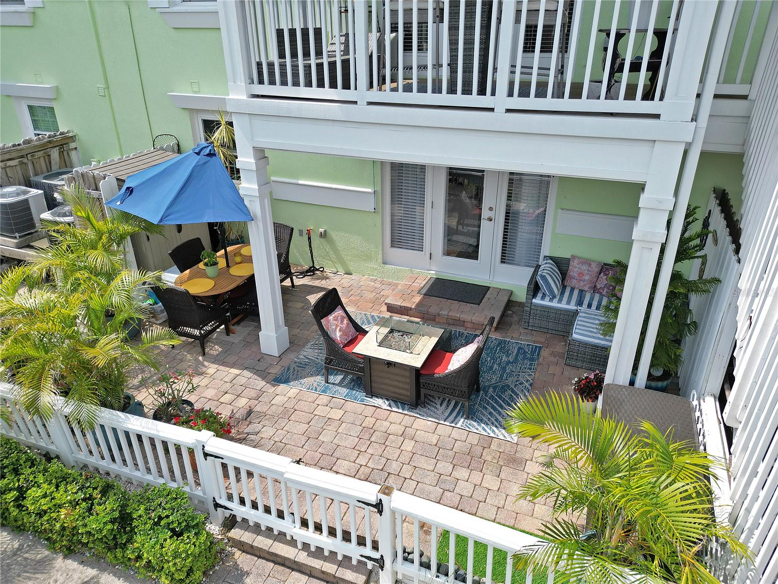 Large entertaining patio