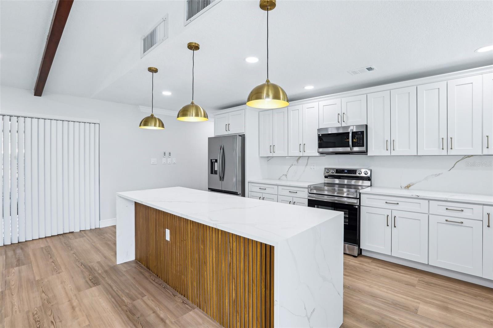 Kitchen & Dining