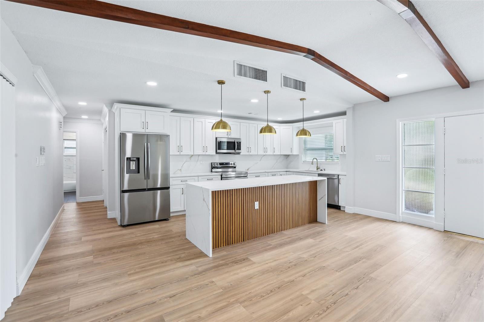 Kitchen & Dining