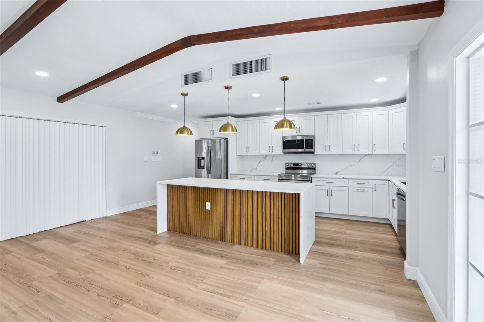 Kitchen & Dining