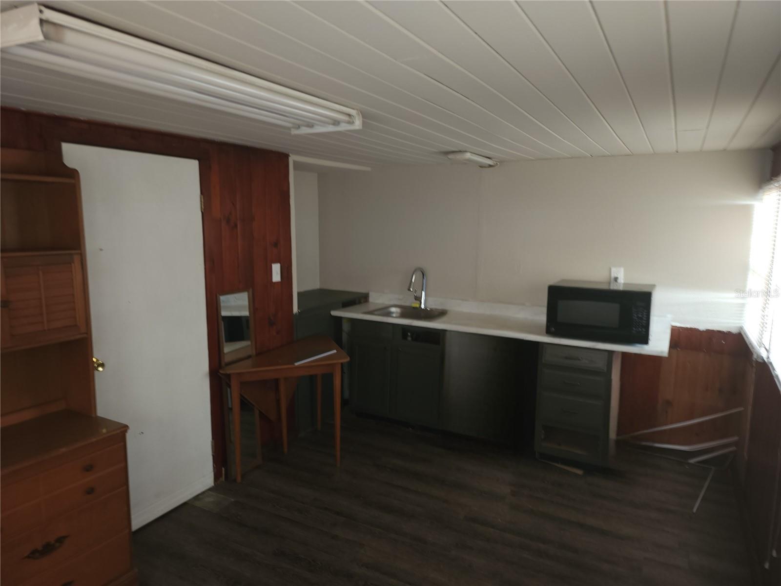 Studio kitchenette
