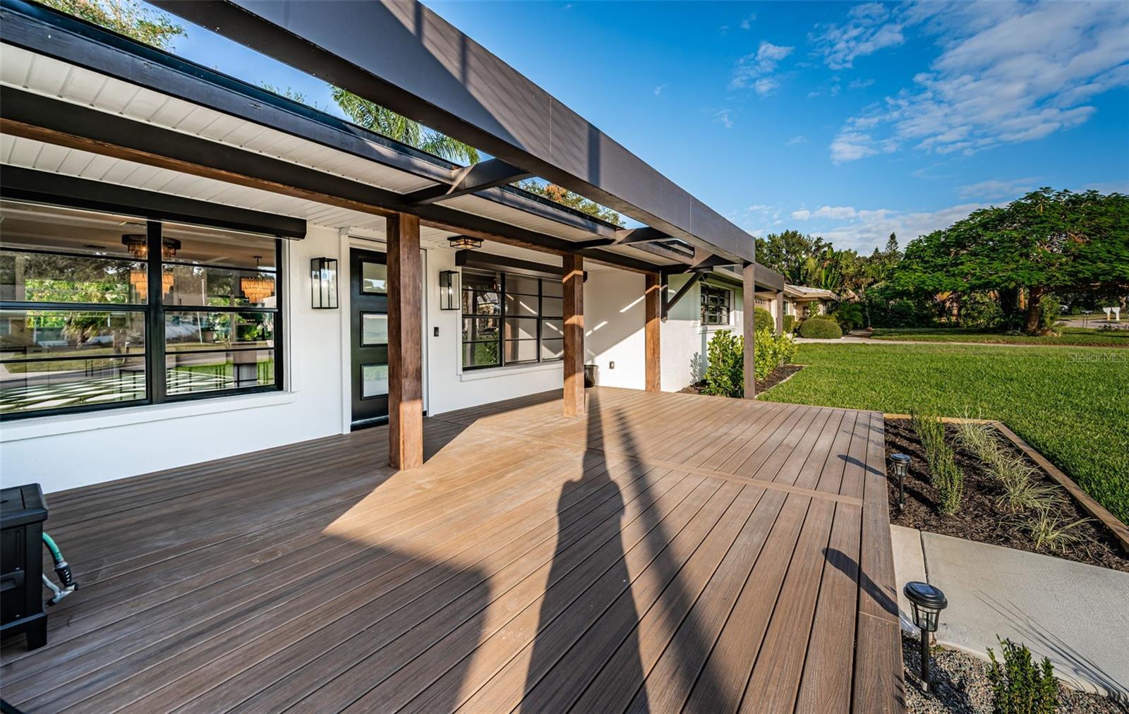 Front porch / Entry