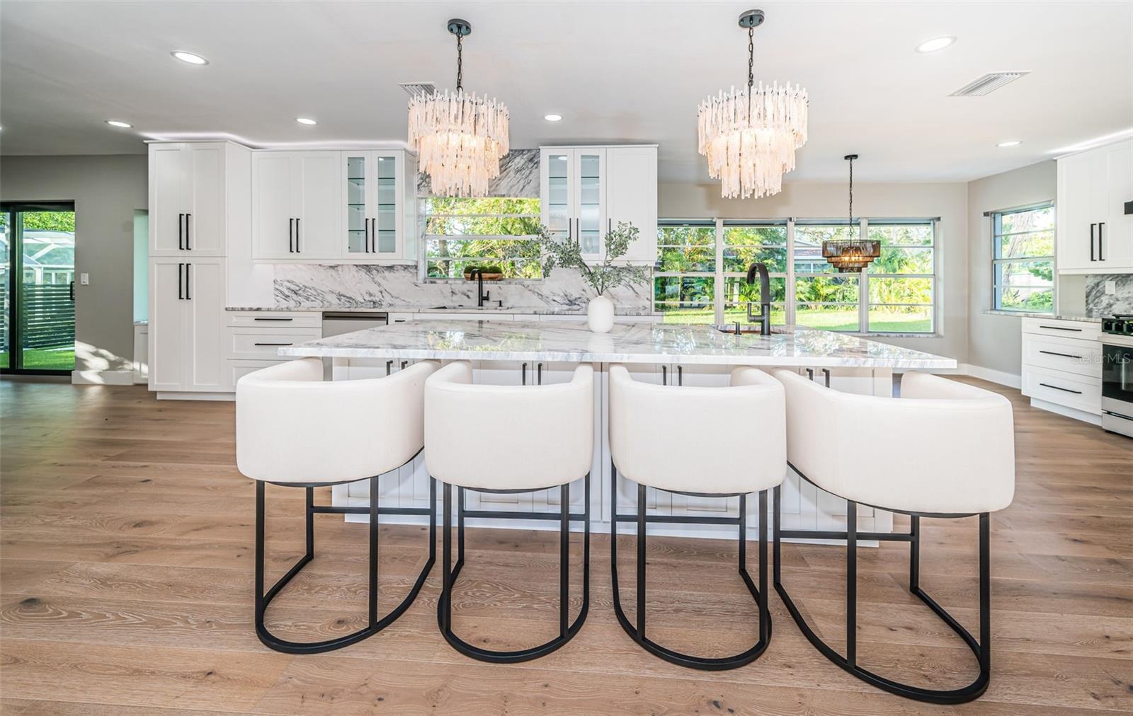 Gather, Dine & Entertain in Style around the Social Island!
