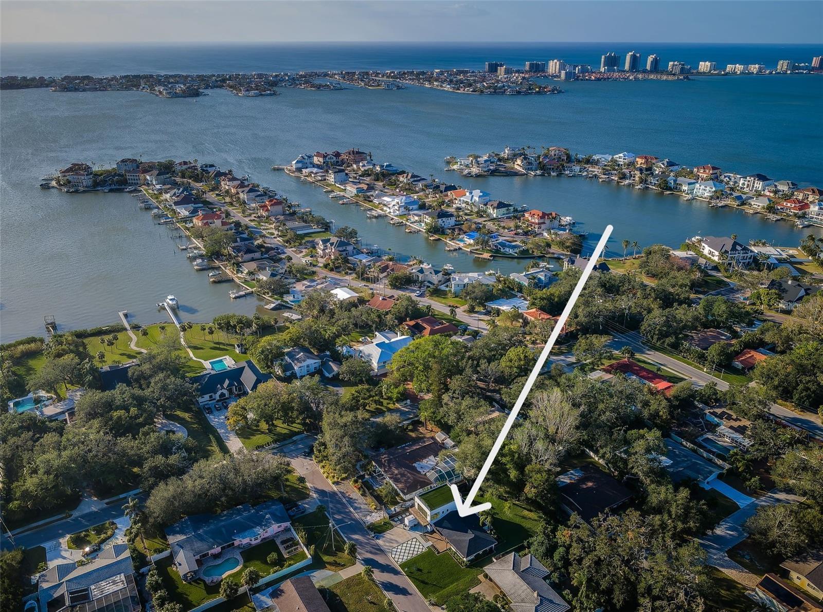 Just minutes to the Beach and one block to the Intracoastal!